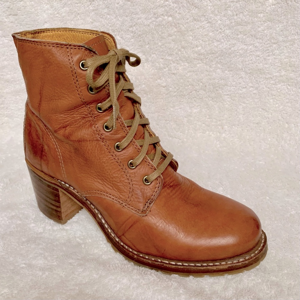 Frye Sabrina 6G lace up boot